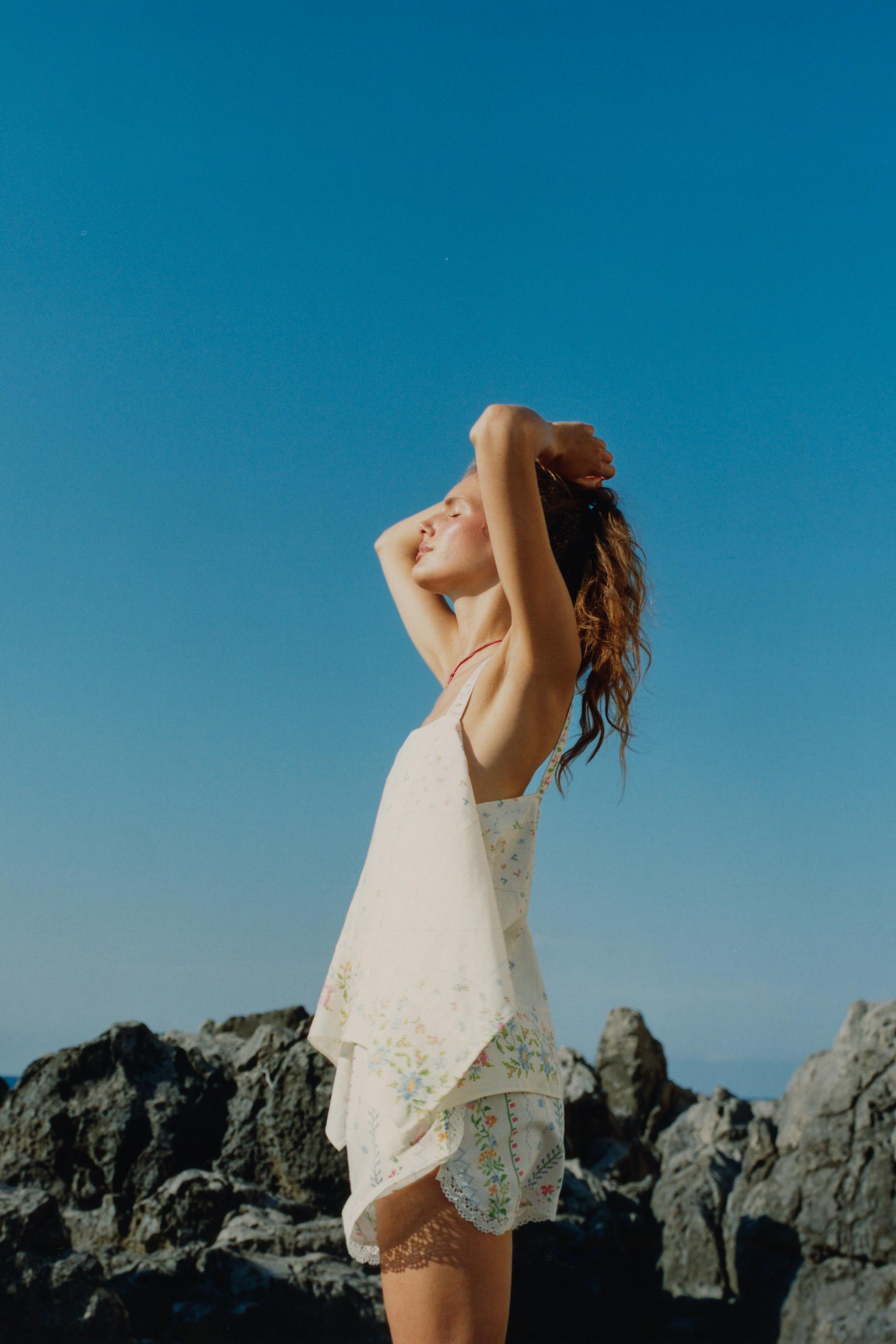 FLORAL PRINT ASYMMETRIC LINEN TOP
